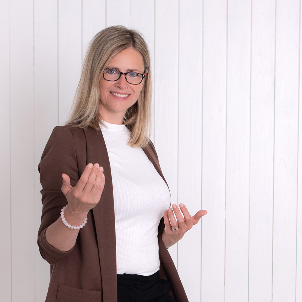 Marccela-cerna-gallup-kouc-prihlaska-1x1